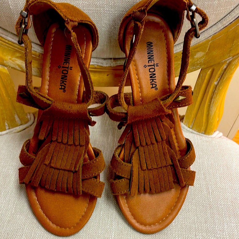 Minnetonka Brown Suede Fringe Sandals